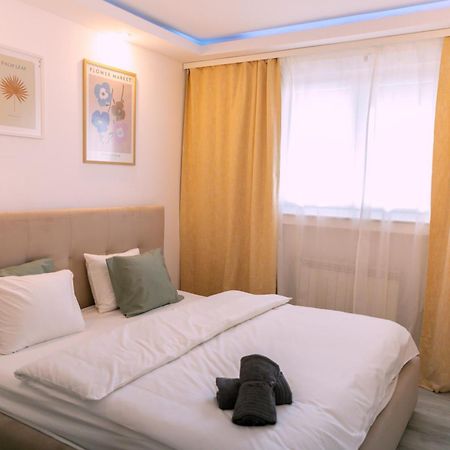 Nicolae Balcescu Dream House Apartment Bukares Bagian luar foto