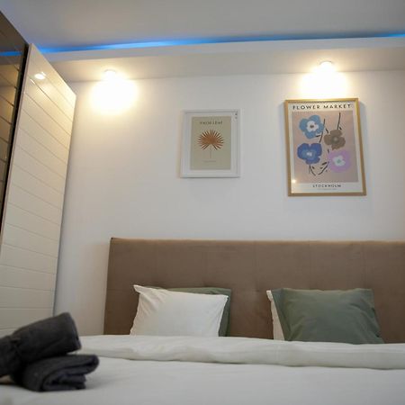 Nicolae Balcescu Dream House Apartment Bukares Bagian luar foto