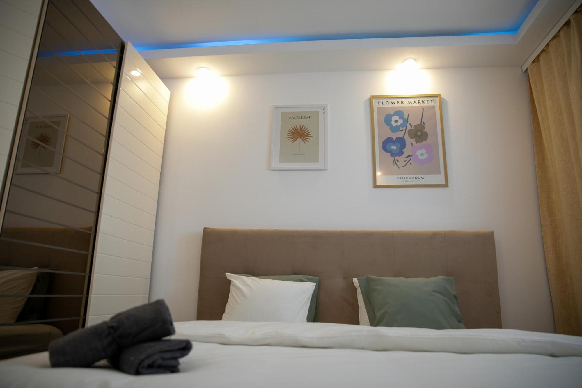 Nicolae Balcescu Dream House Apartment Bukares Bagian luar foto