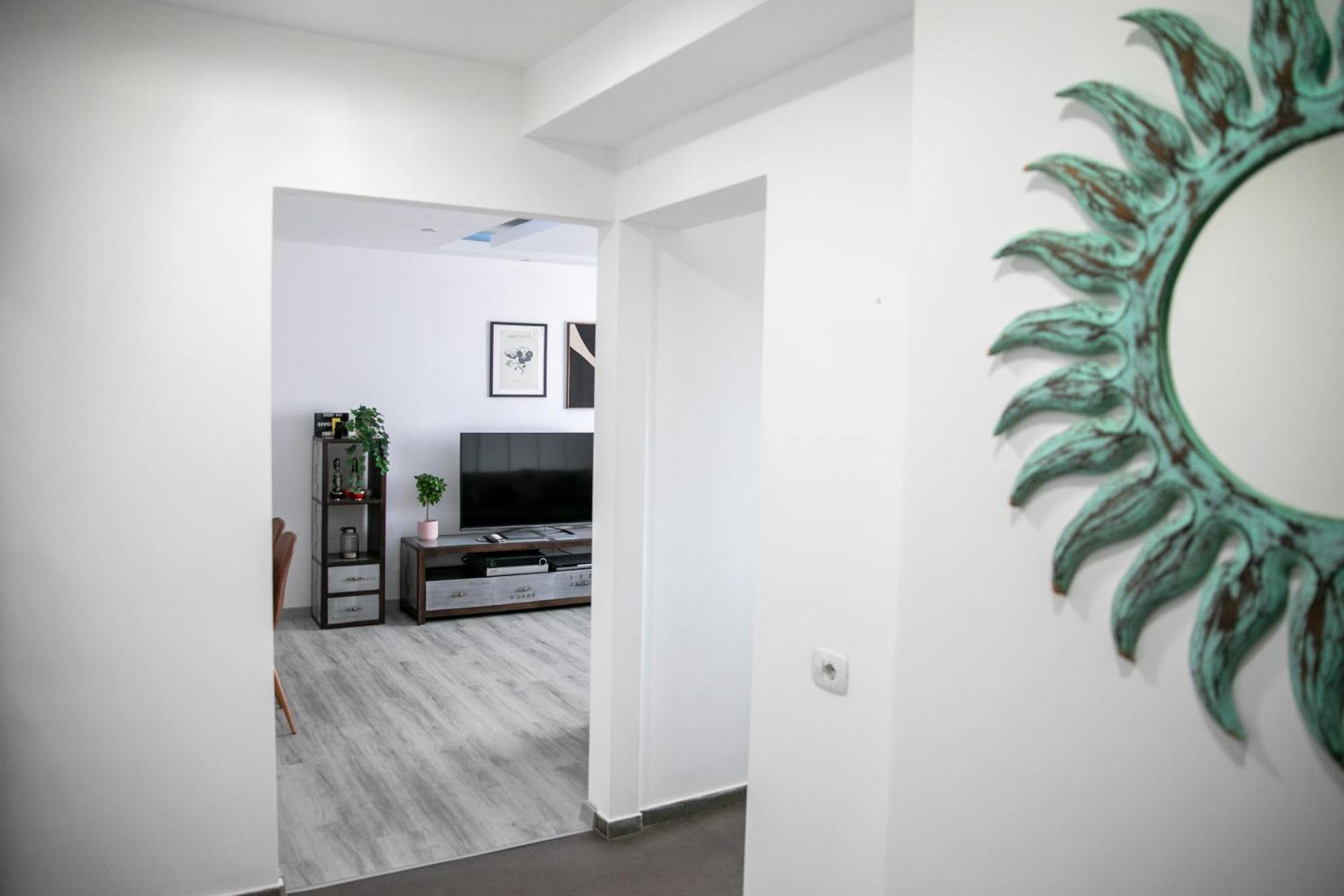 Nicolae Balcescu Dream House Apartment Bukares Bagian luar foto