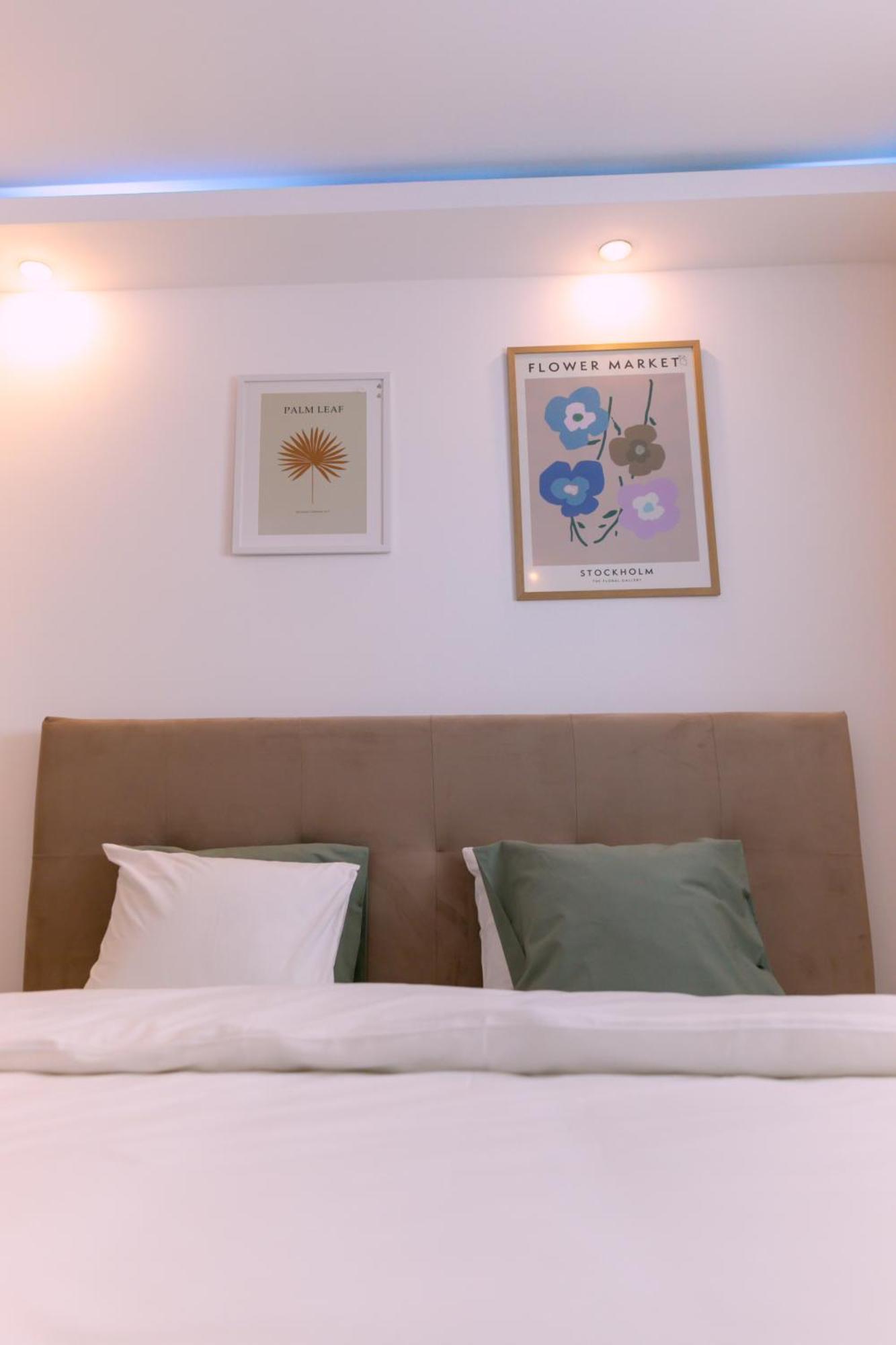 Nicolae Balcescu Dream House Apartment Bukares Bagian luar foto