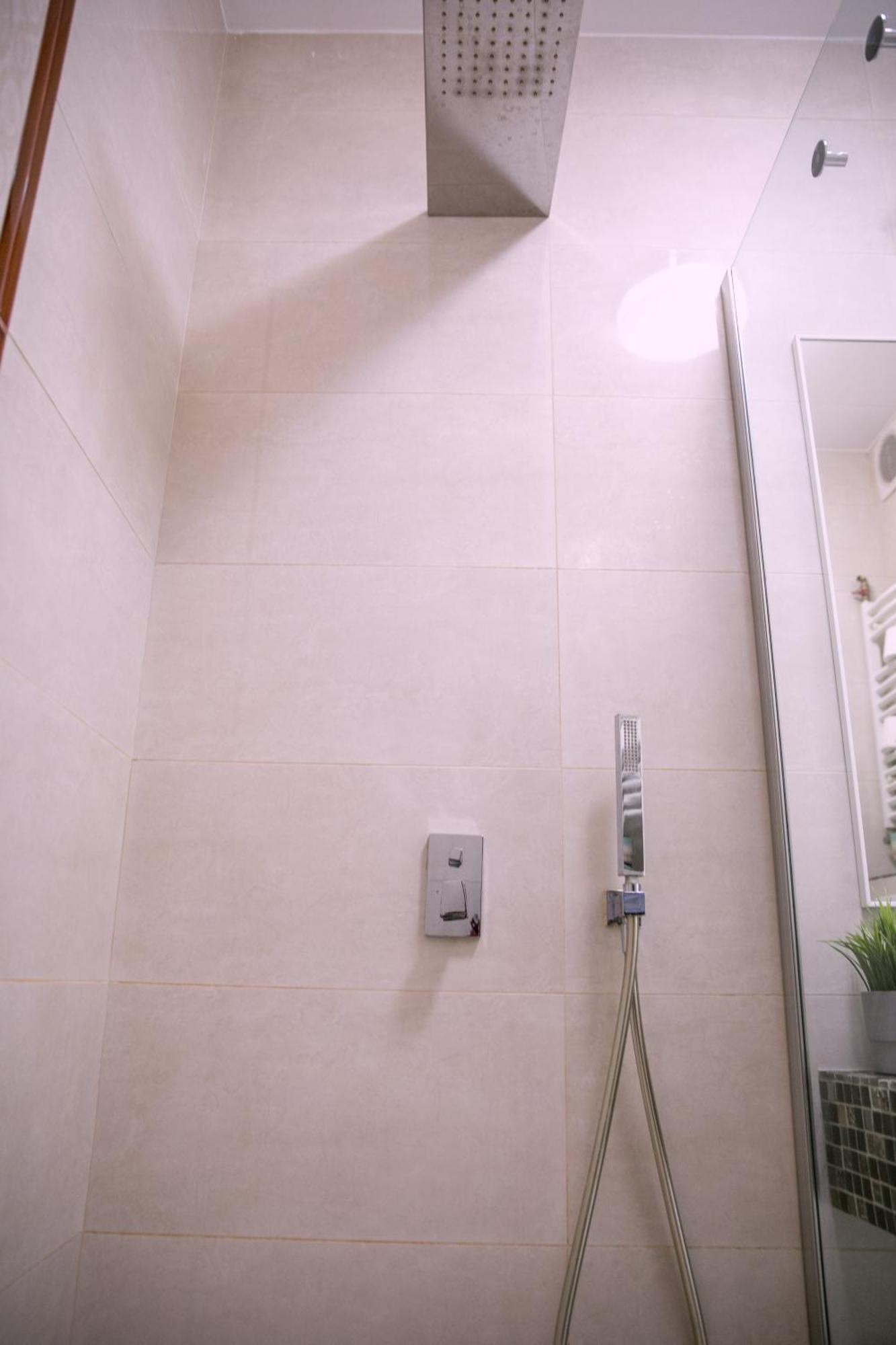 Nicolae Balcescu Dream House Apartment Bukares Bagian luar foto