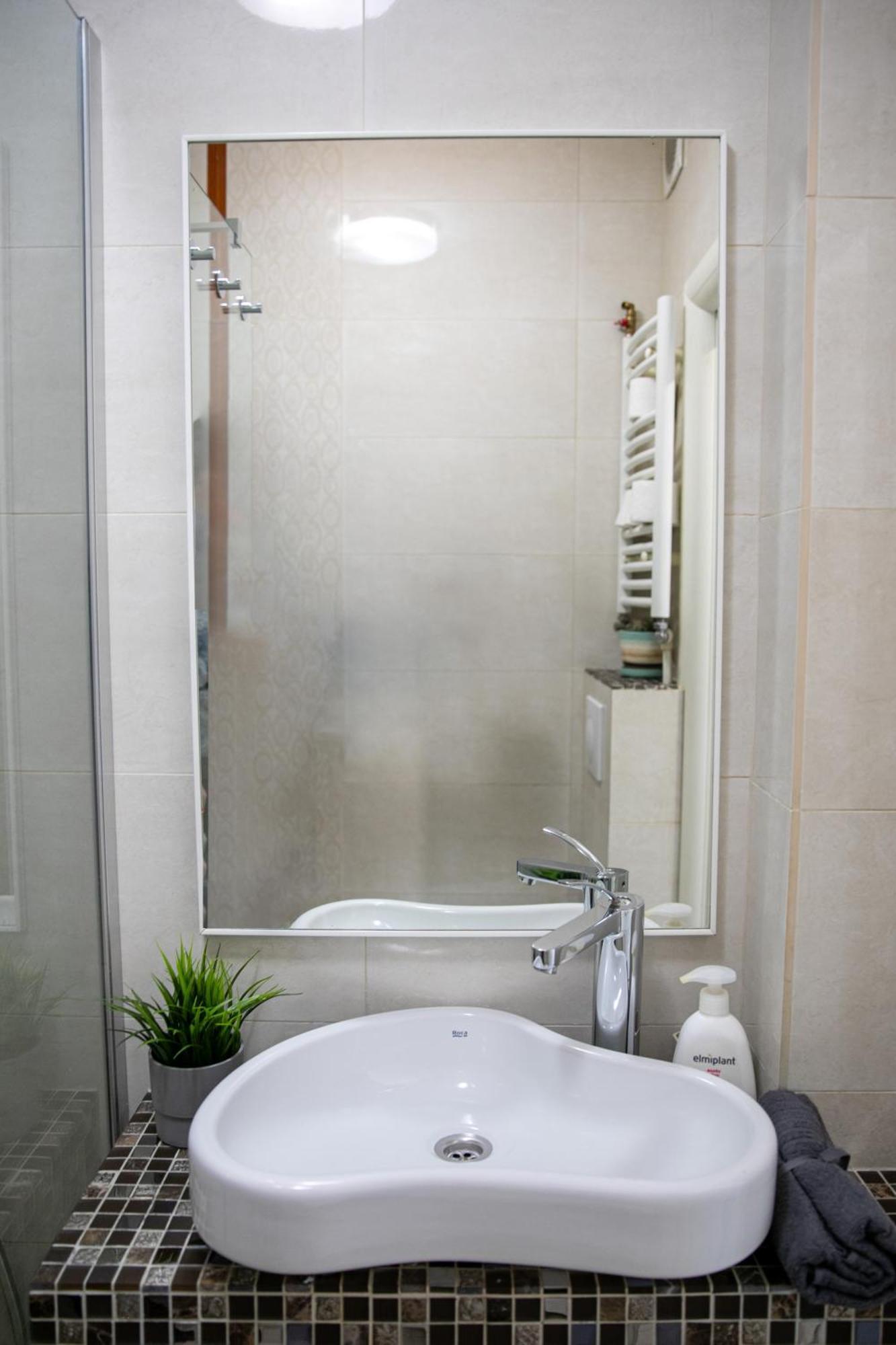 Nicolae Balcescu Dream House Apartment Bukares Bagian luar foto