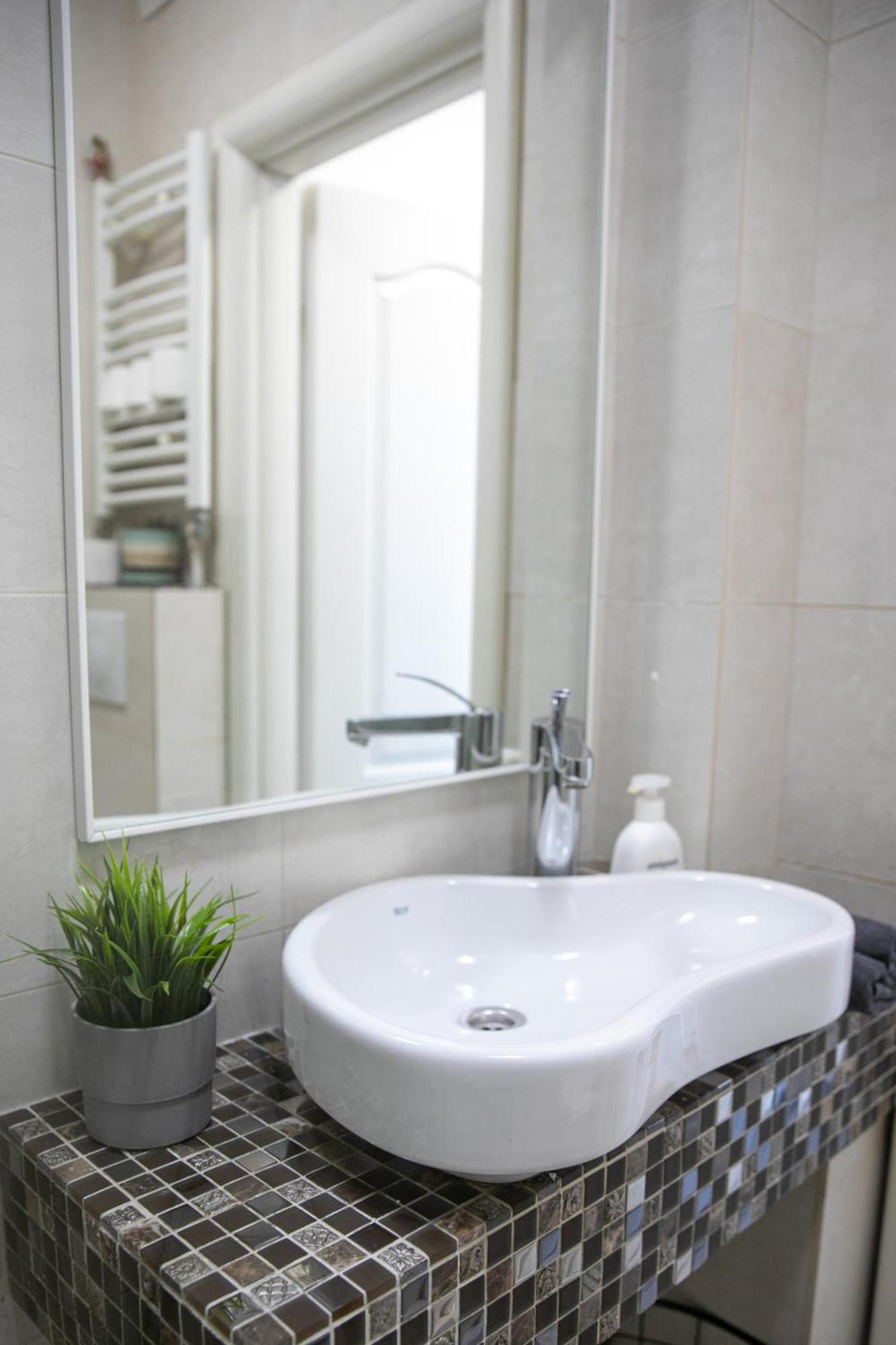 Nicolae Balcescu Dream House Apartment Bukares Bagian luar foto