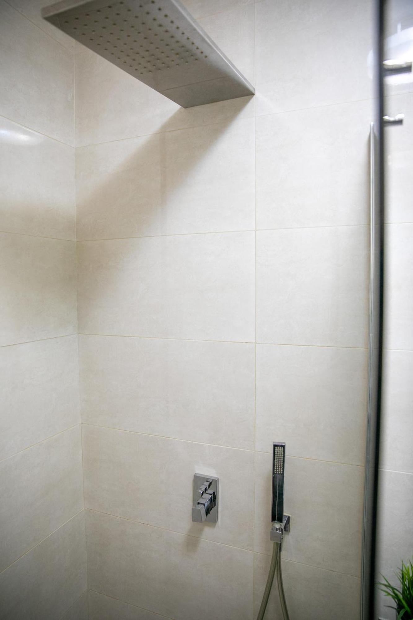 Nicolae Balcescu Dream House Apartment Bukares Bagian luar foto